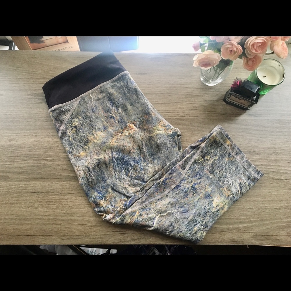 Marbled Cropped Leggings
